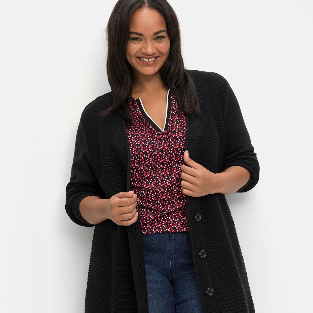 schwarze Strickjacke