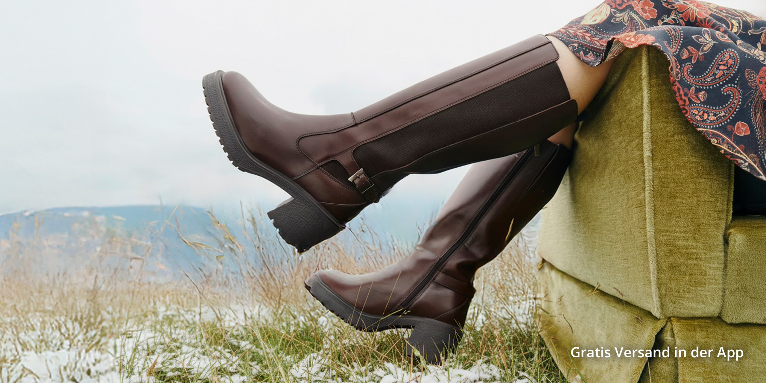 Bild mit braunem Weitschaftstiefel und Text Gratis Versand in der App