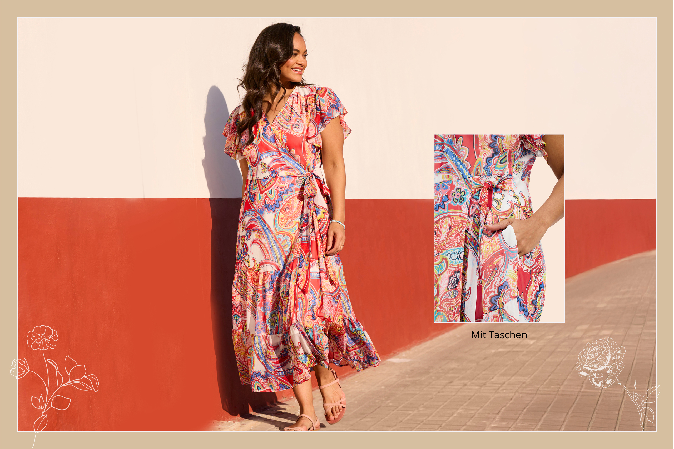 Ein Model trägt ein ecru-rot-gemustertes Wickelkleid mit Paisleyprint mit Taschen