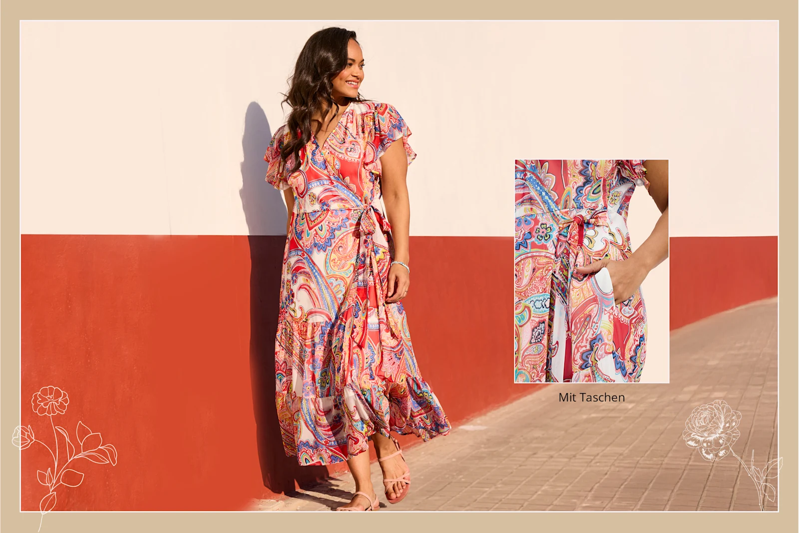 Ein Model trägt ein ecru-rot-gemustertes Wickelkleid mit Paisleyprint mit Taschen