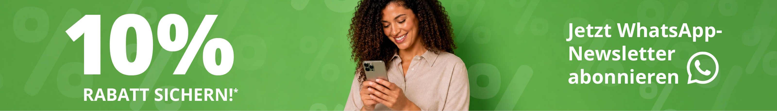Werbebanner mit einer Frau, die aufs Smartphone schaut und Text: 10% Rabatt sichern!*, jetzt WhatsApp Newsletter abonnieren