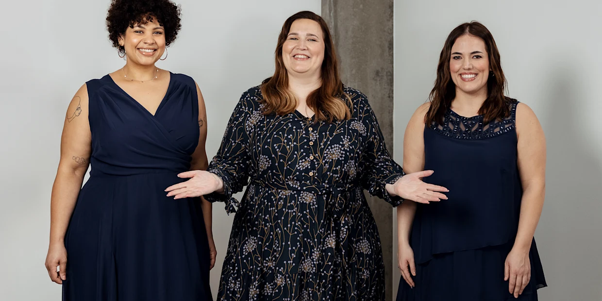 Drei Frauen in Abendkleidern Drei Frauen in Abendkleidern