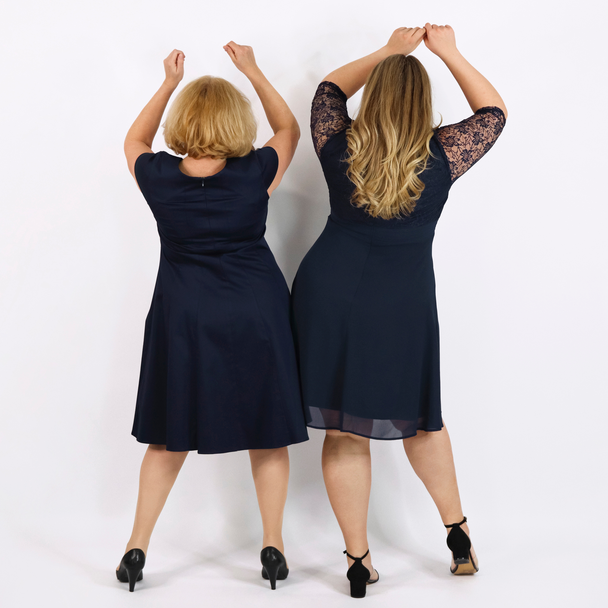 Werbebanner mit zwei Frauen in Kleidern aus der Passt-mir-Garantie