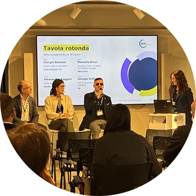 Relatori durante una sessione sull’accessibilità all’evento GS1 Italy