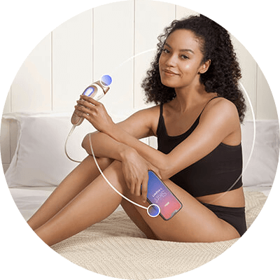 Una ragazza si depila le gambe grazie alla luce pulsata di Braun