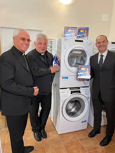 Alcune lavatrici della “Lavanderia di Papa Francesco e servizio docce” di Catania