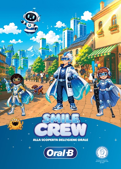 Locandina Smile Crew: città tra natura e grattacieli sostenibili, con robot e giovani supereroi dell’igiene orale che tengono spazzolino e dentifricio.
