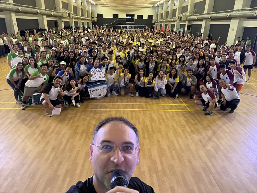 Giuseppe Messina, Senior Director Supply Network Operation di P&G in Italia, durante un evento sportivo di P&G.