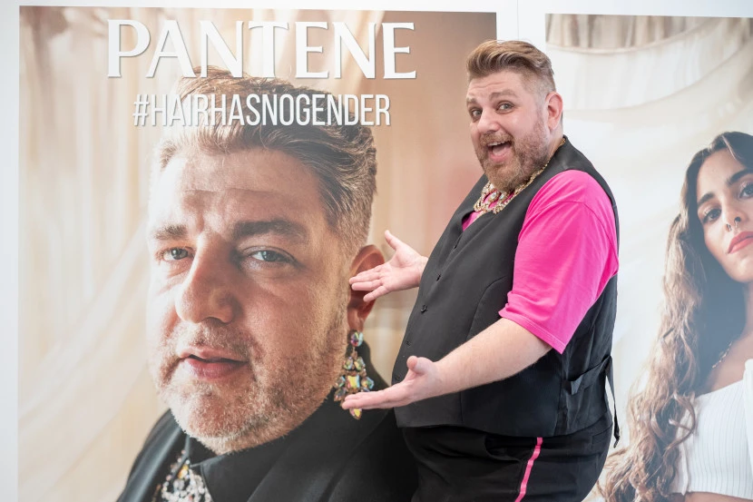 Silvano, dipende P&G, è uno dei volti della campagna LGBTQ+ a livello europeo