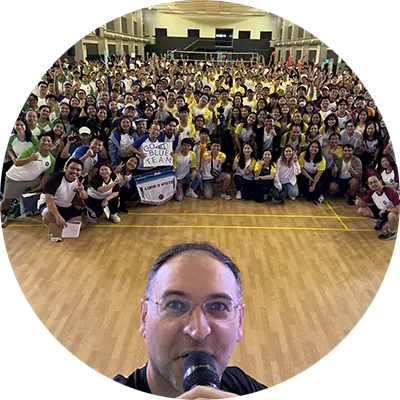 Giuseppe Messina, Senior Director Supply Network Operation di P&G in Italia, durante un evento sportivo di P&G.