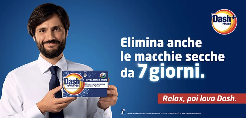 Il detersivo per bucato Dash Power PODs, ancora più efficace, con il claim “Relax, poi lava Dash!”.