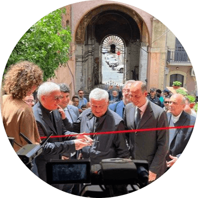 Inaugurazione a Catania della “Lavanderia di Papa Francesco e servizio docce”