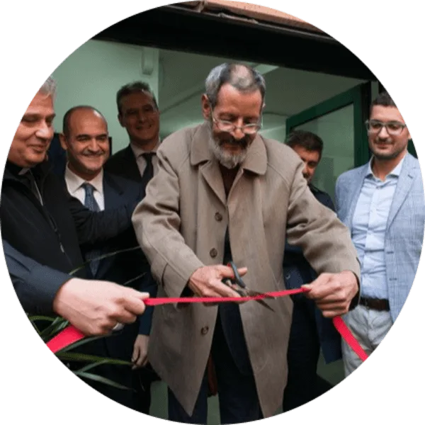 Inaugurazione lavanderia papa francesco P&G