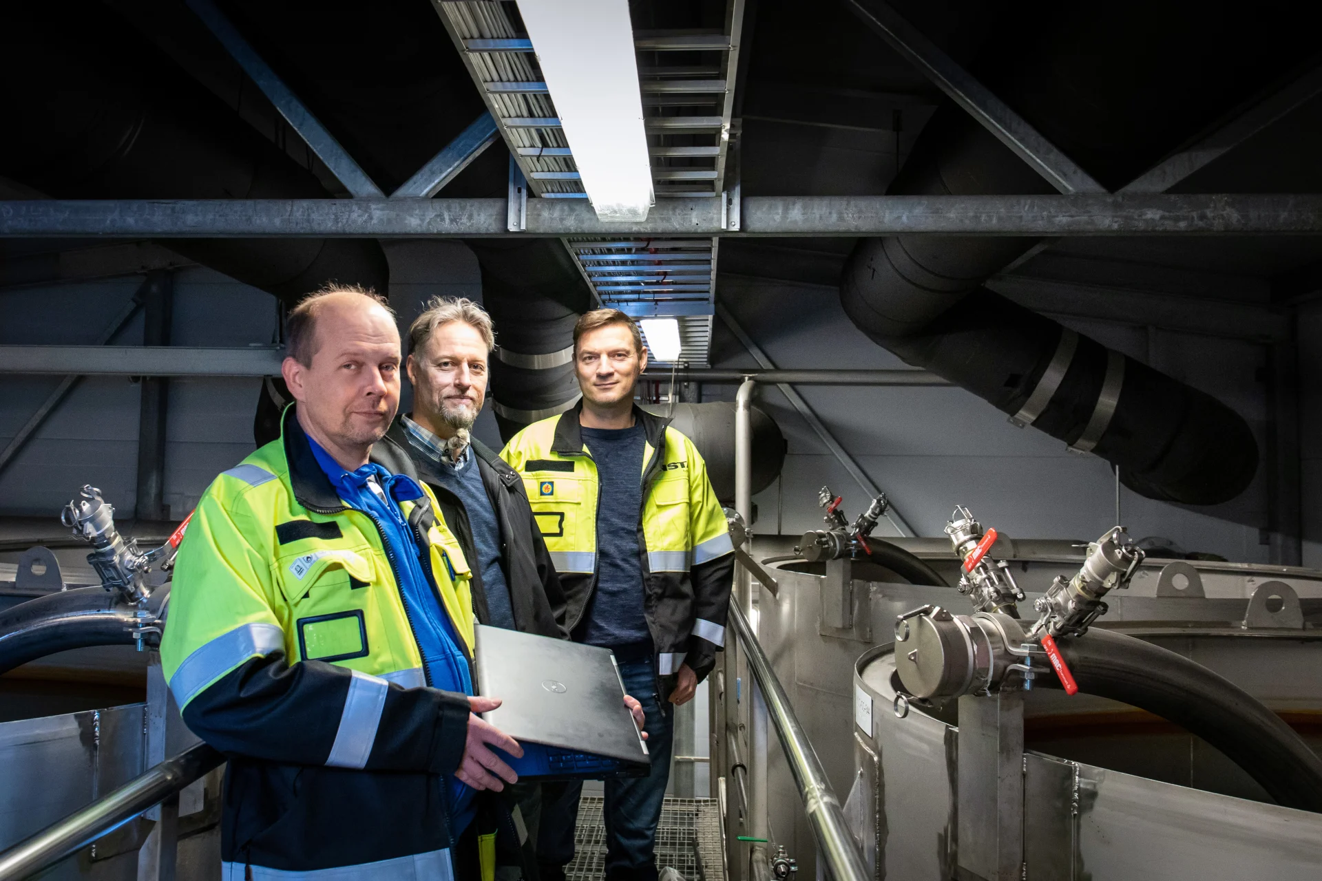 Two employees of Insta and a customer at Tampere Water's Mustalammi water intake.
