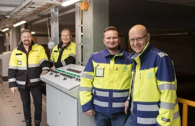 In the picture on the right, Markus Happonen and Arto Hoffren of Kuopion Vesi and Kimmo Suonperä and Jari Niemi of Insta at the Itkonniemi water plant.