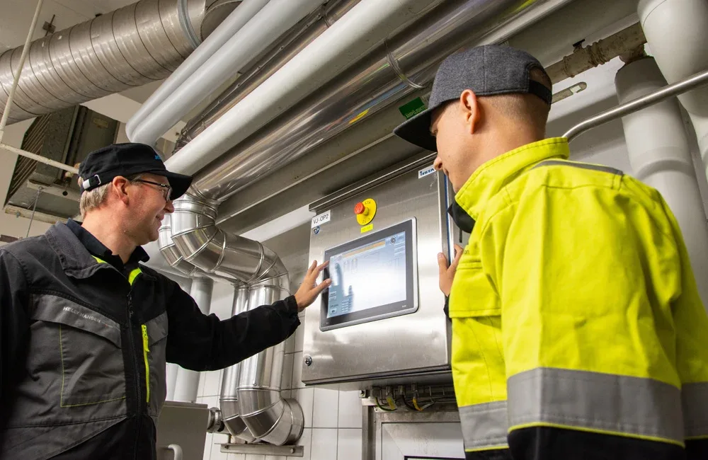 Electrical and automation installation interface in industrial environment