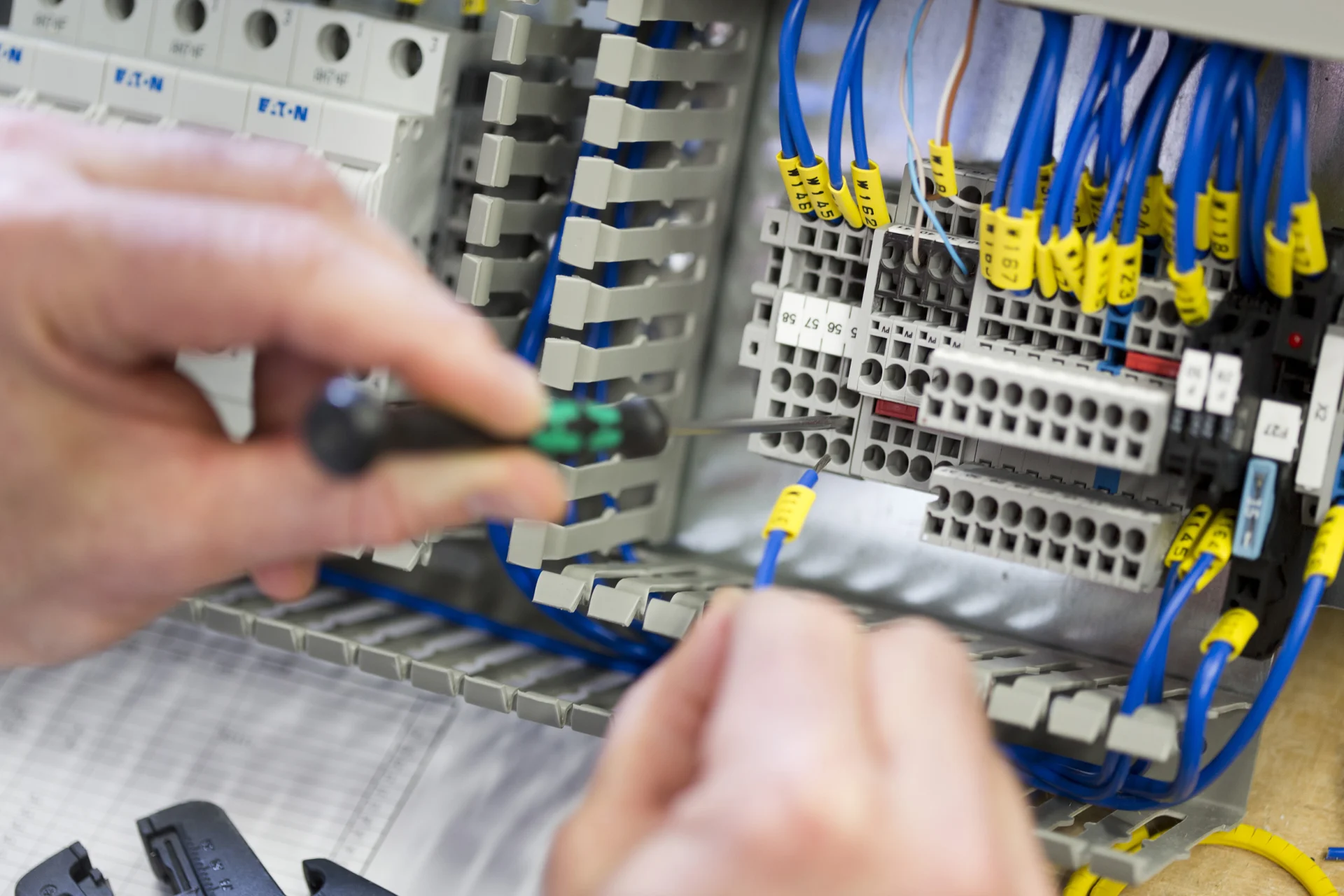 The cable is attached to the automation cabinet with a small screwdriver.