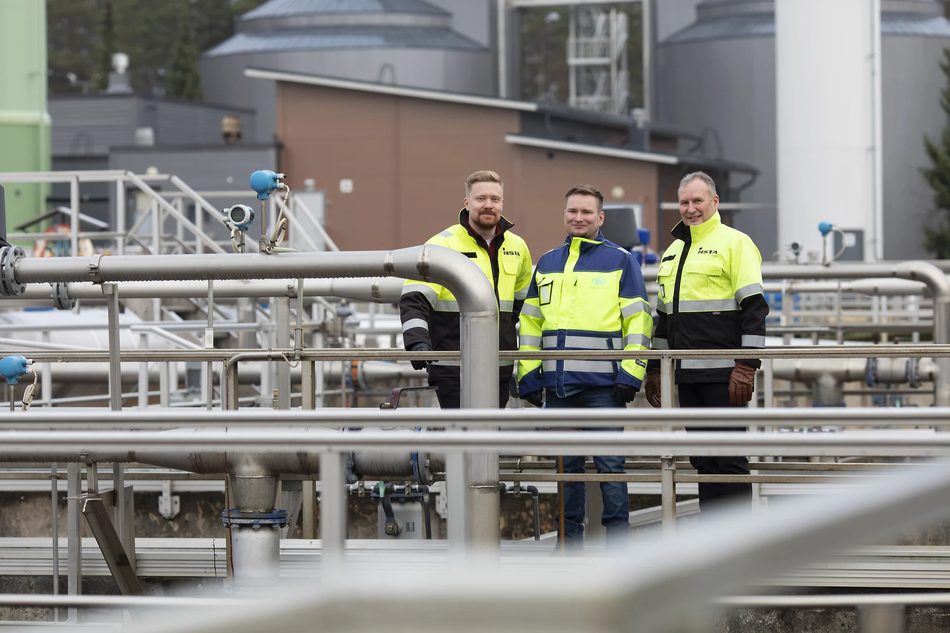 Insta employees and customer at the aeration basins of the water treatment plant of Kuopion Vesi.