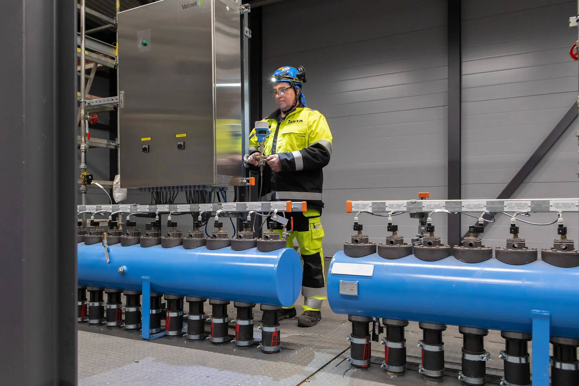Insta's fitter working at Tampereen Energia's Naistenlahti 3 bio-mass fired boiler plant