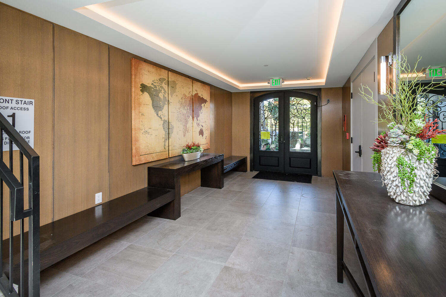 Luxurious condominium in Burlingame, CA - Gallery Image