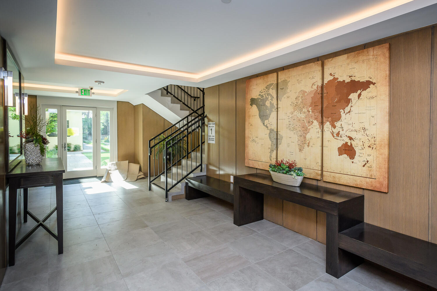 Luxurious condominium in Burlingame, CA - Gallery Image