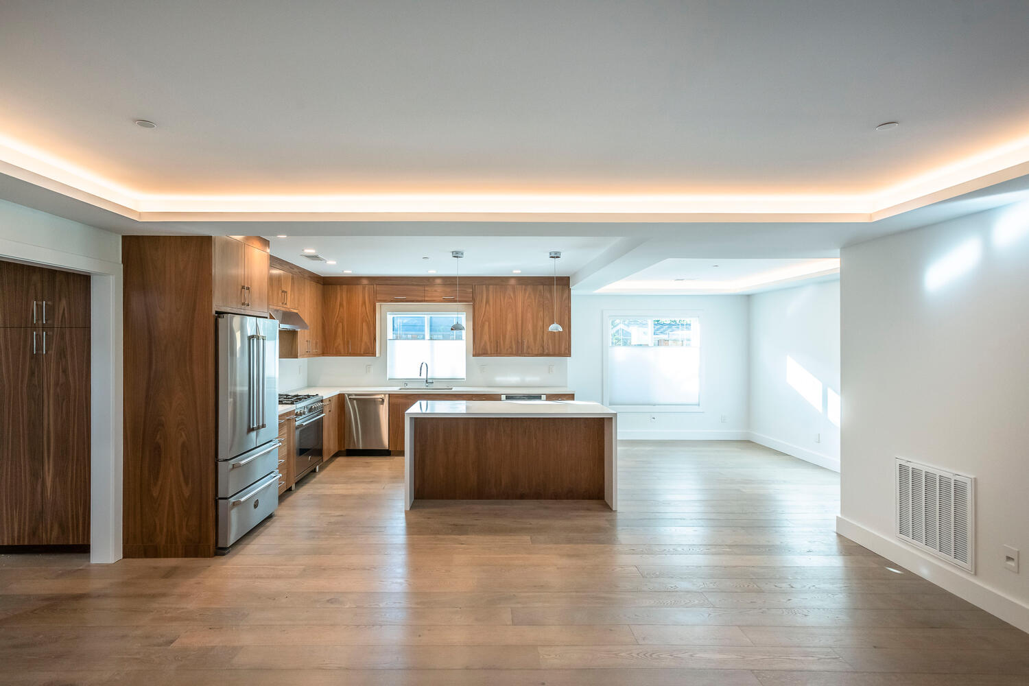Spacious 4 Bedroom Smart Home for Lease on Coveted Cul-de-Sac Near Hillsdale - Gallery Image