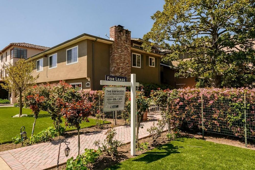 Modern 2-Bedroom Condo in Prime Baywood Location