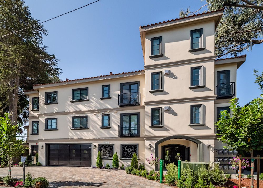 Luxurious condominium in Burlingame, CA