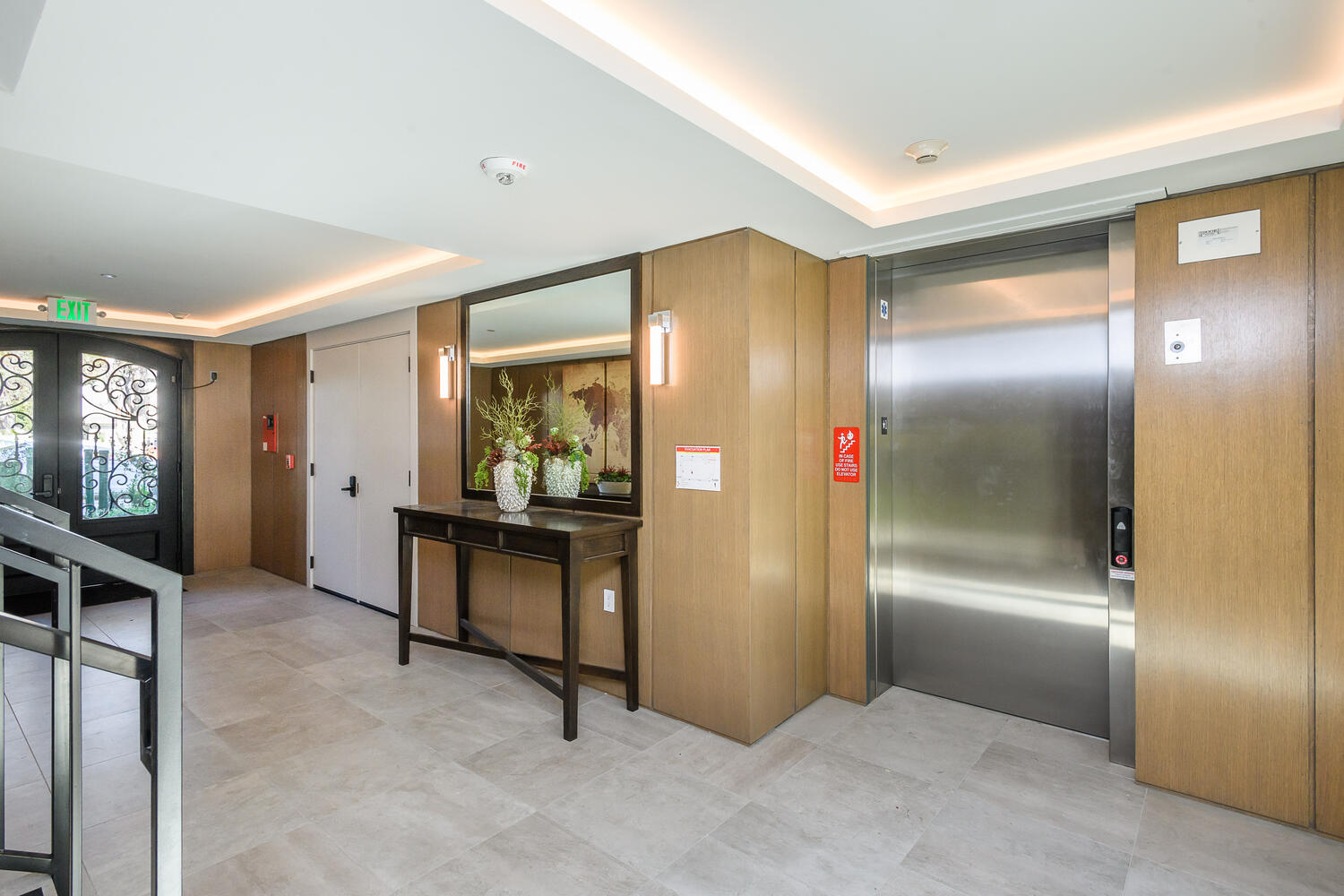 Luxurious condominium in Burlingame, CA - Gallery Image