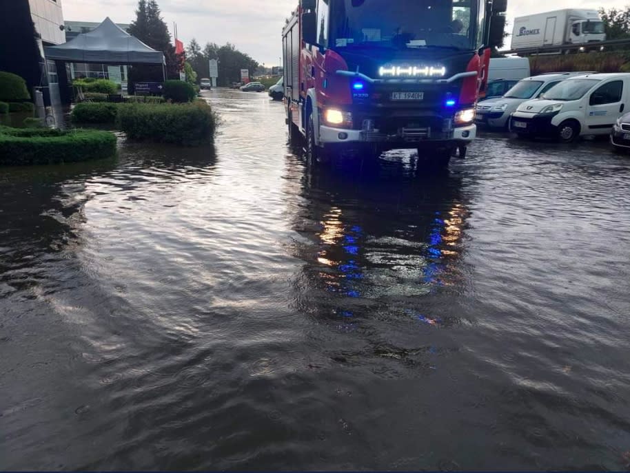 Nawałnica w Tarnowie, ulice są zalane