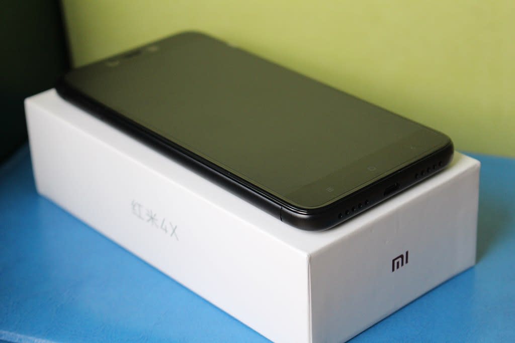 Smartfon Xiaomi w pudełku