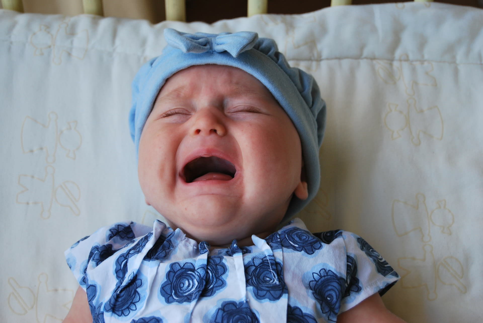 Niespokojny noworodek – jak sobie radzić i co może być przyczyną?