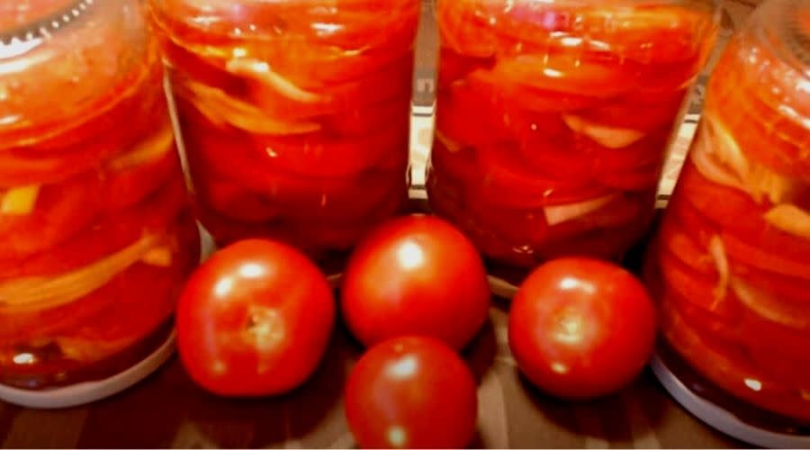 Pomidory w słoikach