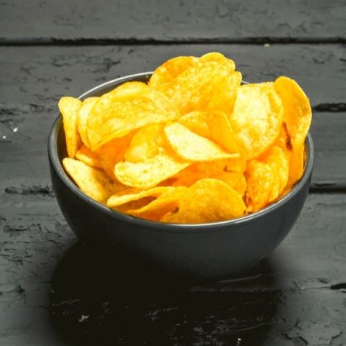 Chipsy ziemniaczane w misce