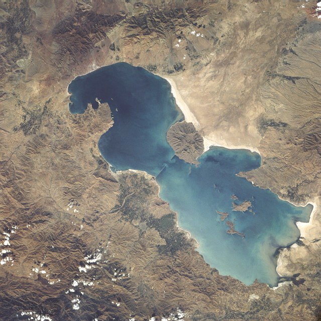 Jezioro Urmia w 1984 roku, fot. Wikimedia Commons, NASA