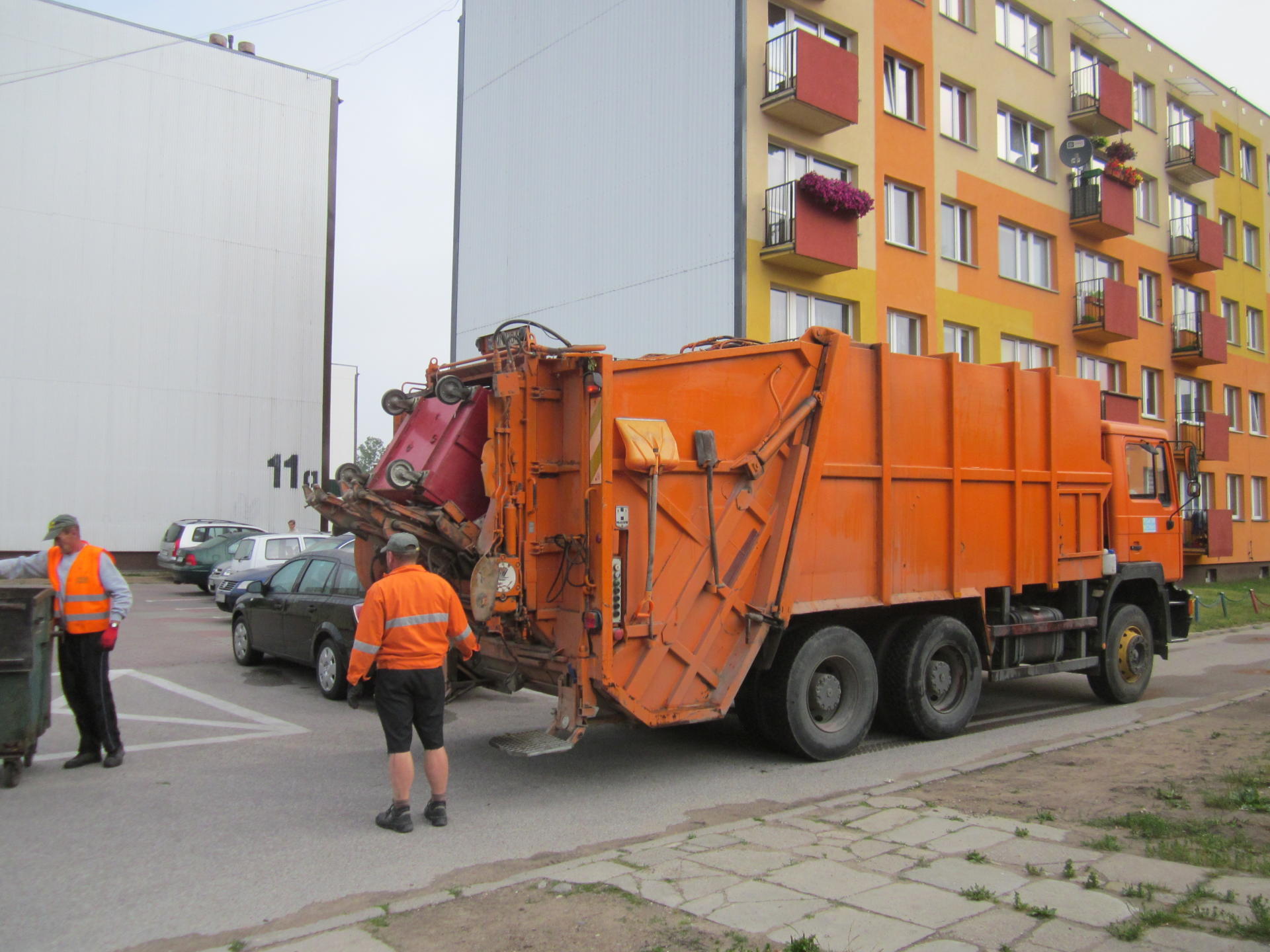 Śmieciarka we Wrocławiu uprowadzona