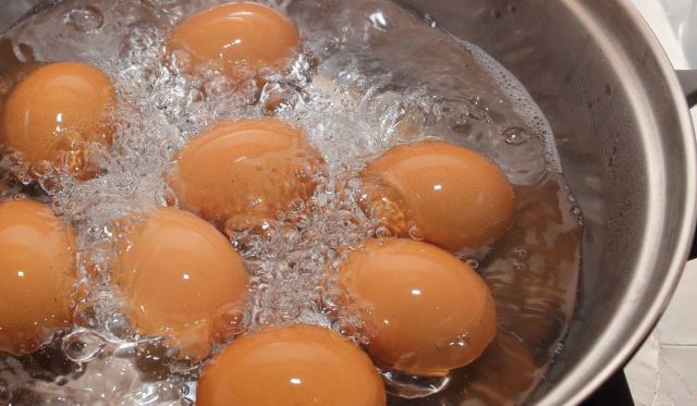 Ile gotować jajka? Rozwiewamy wszelkie wątpliwości