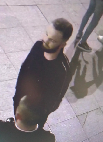 Policja opublikowała wizerunek poszukiwanego mężczyzny