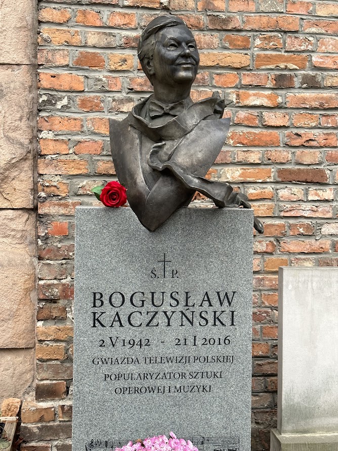 Tak wygląda grób Bogusława Kaczyńskiego. Po latach wciąż o nim pamiętają
