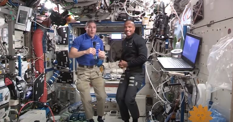 Astronauci na ISS
