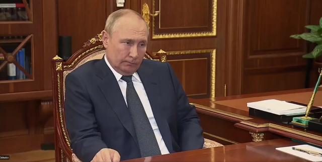 Podczas spotkania z Wiktorem Zołotowem prezydent Rosji nie wydawał się być zadowolony. 