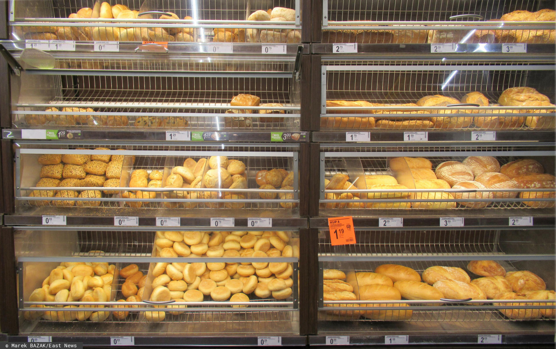 Chleb w Polsce jest tańszy, ale kupimy go mniej