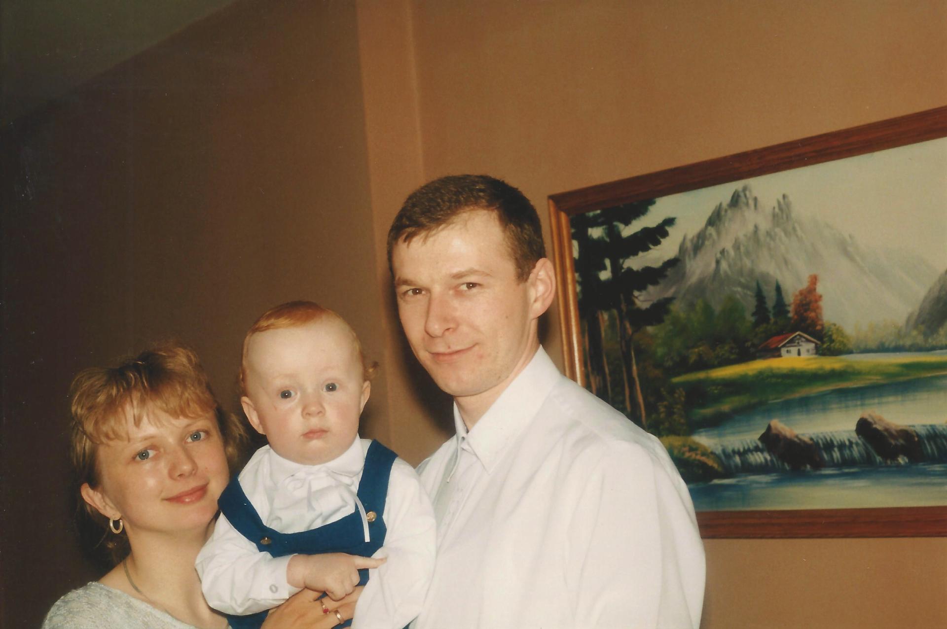 Michał Majchrzak z rodzicami obchodzi pierwsze urodziny.