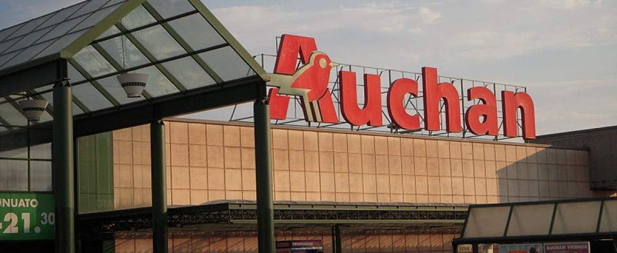 Ile zarabia kasjerka w Auchan?