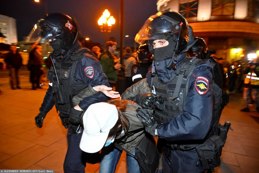 Masowe zatrzymania po antywojennych protestach w Rosji. Demonstranci dostają powołania do wojska