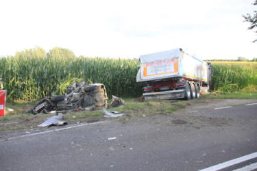 Wypadek na krajowej drodze nr 50 na wysokości Żukowa (woj. mazowieckie). Na miejscu zginął 27-letni mieszkaniec gminy Czerwińsk nad Wisłą.