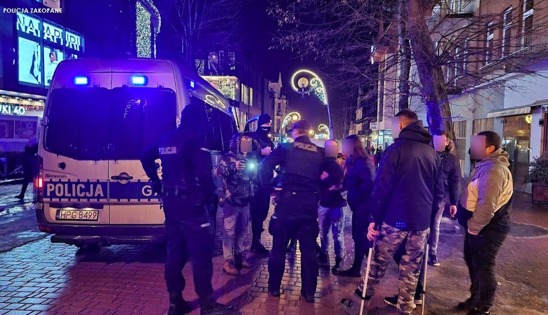 Efekt "Sylwestra Marzeń" na ulicach Zakopanego, miasto tonęło w śmieciach. Zaatakowany został policjant