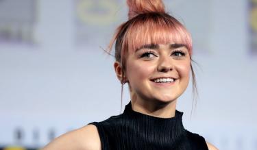 fot.Gage Skidmore from Peoria, AZ, United States of America - Maisie Williams, CC BY-SA 2.0, https://commons.wikimedia.org/w/index.php?curid=80934812