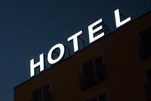 Hotelarze wściekli na sposób luzowania obostrzeń