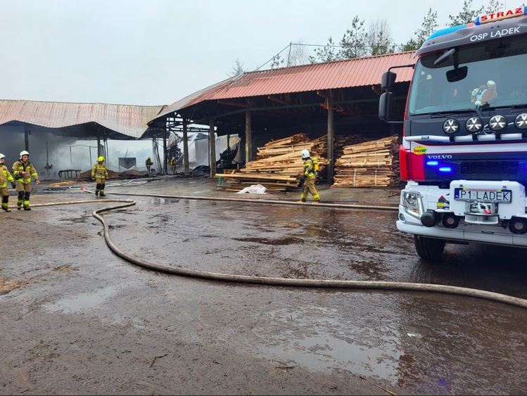 Pożar tartaku w Grodźcu. Fot. OSP Ślesin